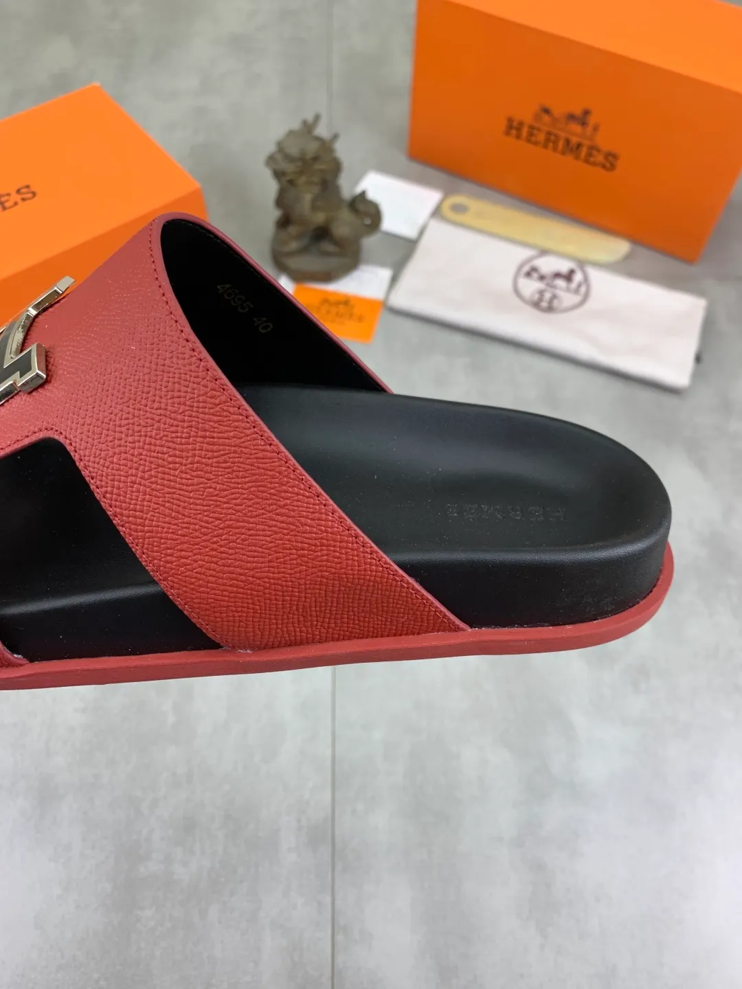Men's shoes 💰P440 New [HERMES] high-end quality new Hermès slippers, made of imported calfskin, wear-resistant and non-slip rubber outsole. Fashionable and elegant code number: 39-44 (38 45 46 customized)